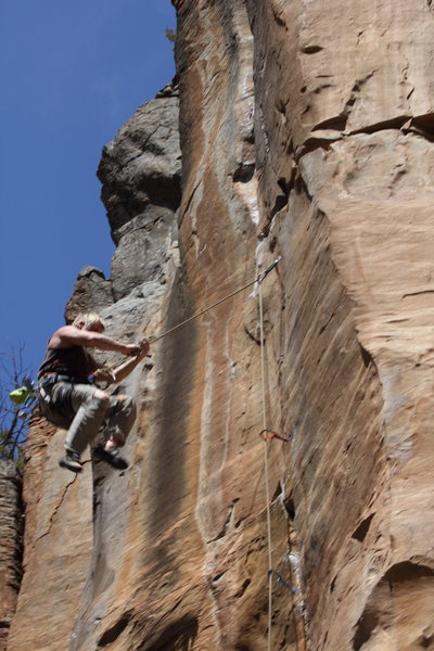 A visiting climber (remaining nameless to protect the innocent) getting flight time at the first crux on his onsight attempt