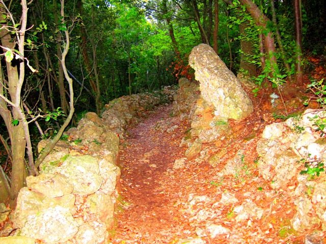 The fine trail from the San Martino church back down towards Finalborgo.