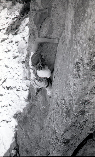 Big hands for a big crack. Steve Grossman and the Canary Crack 5.10. 1970's