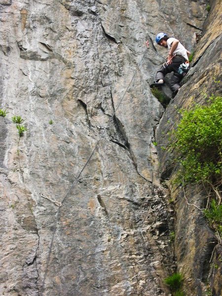 Taking advantage of a stance to dry off the shoes, the bottom of this route can be wet!