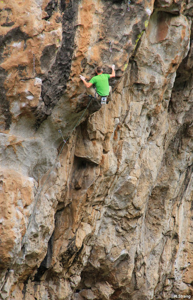 Starting the crux boulder problem on the 1st try<br>
"Mike Wazowski" (5.13+)