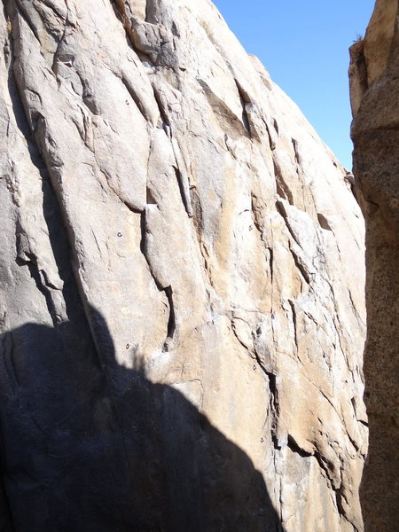 Anduril on the right side. That hanging square rock by the bolt (bottom right of the picture) is your first handhold... 