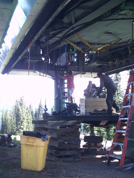 Drive station bullwheel replacement.  The wooden box on top holds the rebuilt shaft/bearing assembly packed with 150 lbs of dry ice. 