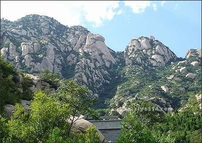 Photo credit:<br>
http://www.ebeijing.gov.cn/feature_2/MountainClimbing/ScenicSpots/PhoenixMountain/t1053741.htm