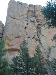 Topaz goes right up the middle of this formation note obvious roof at the upper half. 