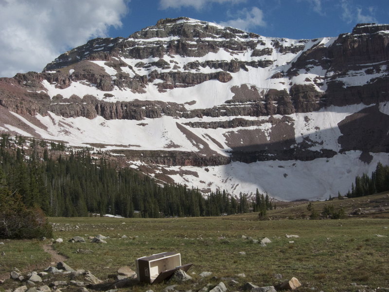 This attractive N Face is  adjacent to Yard Peak's E face, and is directly above Allsop lake.<br>
Note the derelict cooler left by Slobovians.