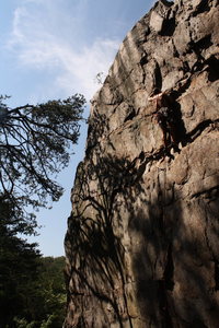 Middle Finger Backside<br>
<br>
Pleasant Dreams (5.8)mixed<br>
<br>
Crowders Mountain State Park, North Carolina