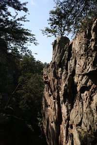Middle Finger Backside<br>
<br>
Pleasant Dreams (5.8)mixed<br>
<br>
Crowders Mountain State Park, North Carolina