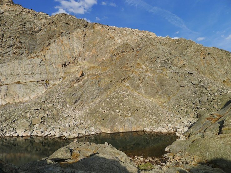 Approach gully from lower Spectacle Lake.