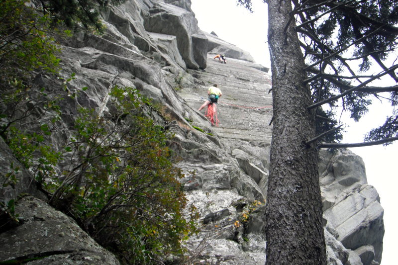 Jonathan approaches the cruxy roof on Boardwalk, 5.8.