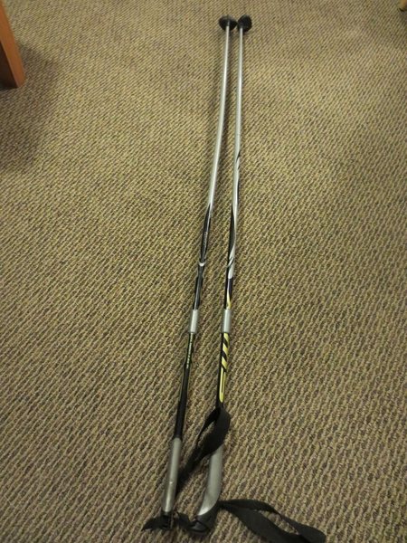 Swix cross country ski pole. Length 145 cm.