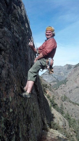 SR peaces out while lowering off the first ascent of Hang 'em High.  Get a job, hippy.