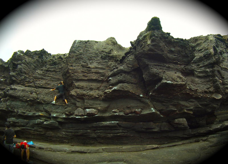 Bouldering at Pucusana