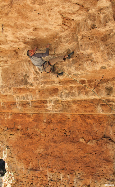 Starting the roof crux on<br>
Straight Into Frantic Oblivion (5.14-/.13d)