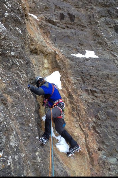 Eric leading pitch 5.<br>
<br>
I am passing what is left of Eric Wellborn's anchor. Larks footed twig, pecker (not the spectre hook as advertised) and a pretty good baby angle that I will clip shortly.<br>
<br>
This belay/rap was/is in the killing zone. 