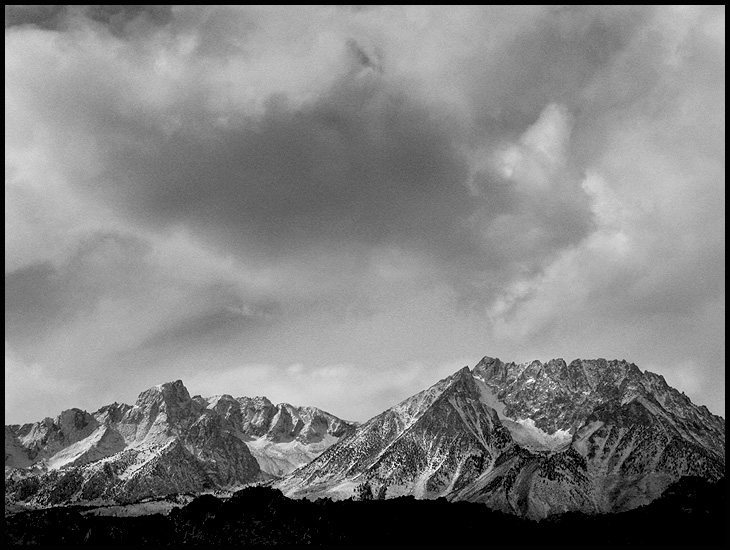 Mt.Humphreys and Basin Mountain.<br>
Photo by Blitzo.