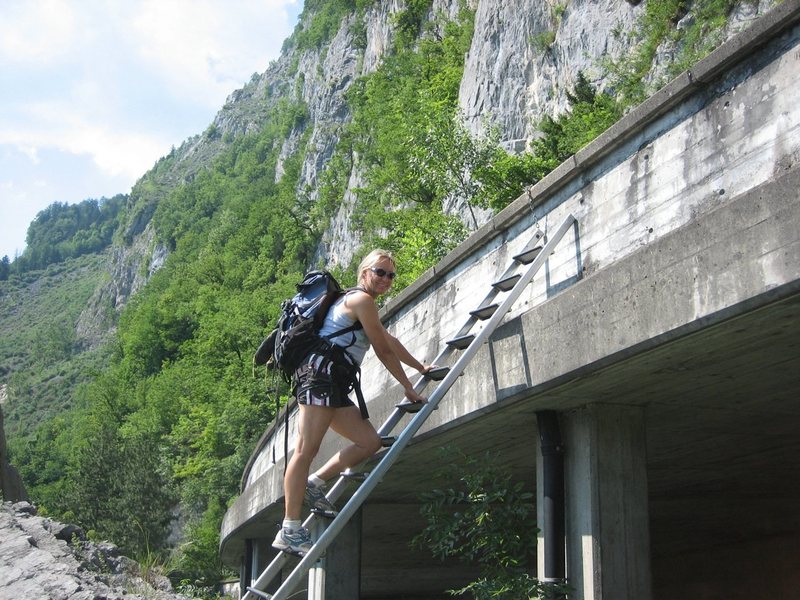 Approach, from the underpass, the up the ladder to the cliffs. <br>
<br>
[Admin edit: Now this is replaced with a via feratta ladder coming *down* !]