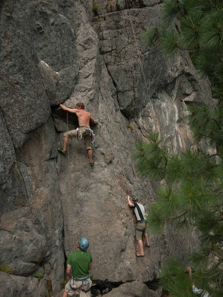 Starting Old Grey Mare to access Crack of Doom for one stellar, nearly 30m pitch.<br>
Jake Evans Photo