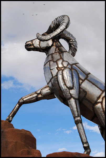 Bighorn statue, Twentynine Palms.<br>
Photo by Blitzo.