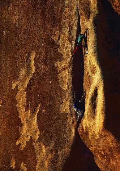Randy Leavitt on the 2nd pitch of Mohawk (5.12c), Joshua Tree NP<br>
<br>
Photo by Brian Bailey (http://www.brianbaileyphotography.com/)