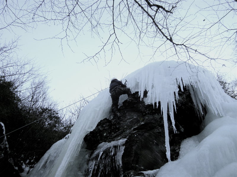 Marvin pulling the crux of Tunnel of Love (Sams Knob).  