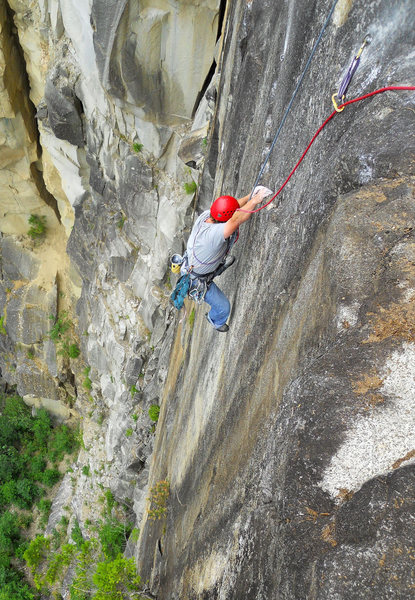 Stephen Shrader high on Humble Pie during the second ascent. (photo by Defecto)