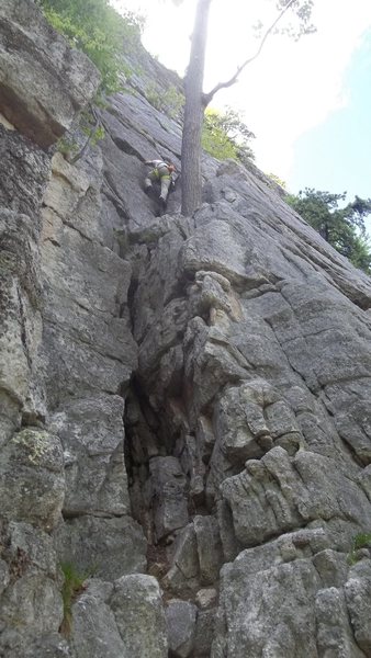 "Old" start of Northern Pillar, most climbers now start 30 feet to right on the face. Some climbers rappel from Madame G's with a 70 meter then just down climb from here.