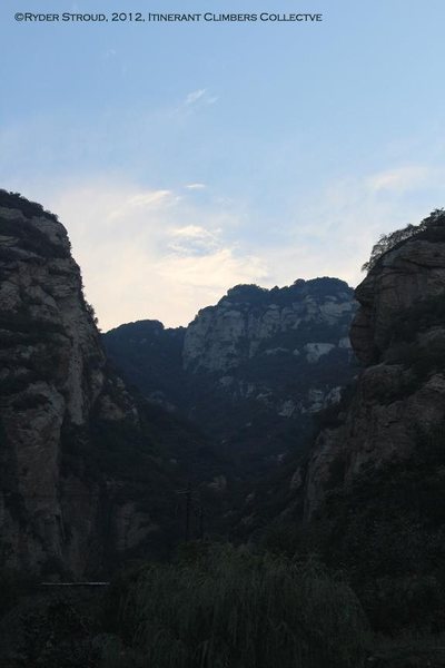 The entrance of Bee Gorge in the evening. The North Wall is on the right and the South Wall on the left.