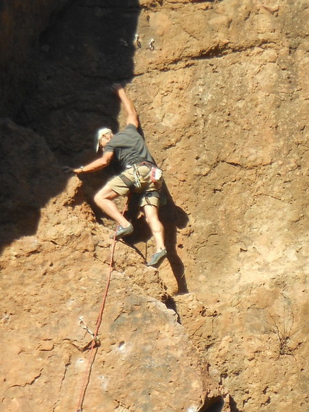 Here's the climber leading up to the anchors on Caffeine, just prior to abusing the anchor by placing his rope directly through the shuts. Recognize him?