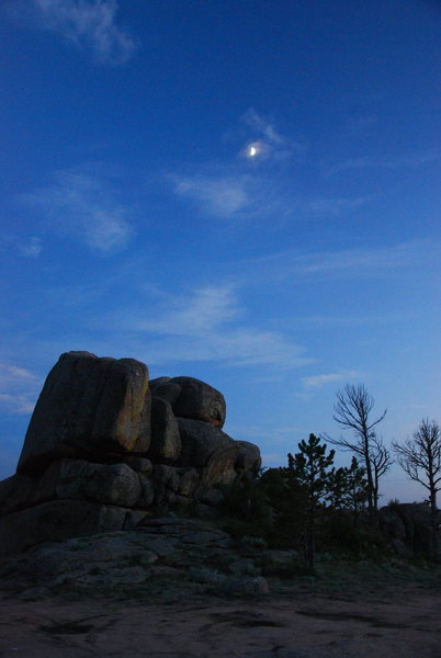 Bad Moon on the rise near campsite Vedauwoo!