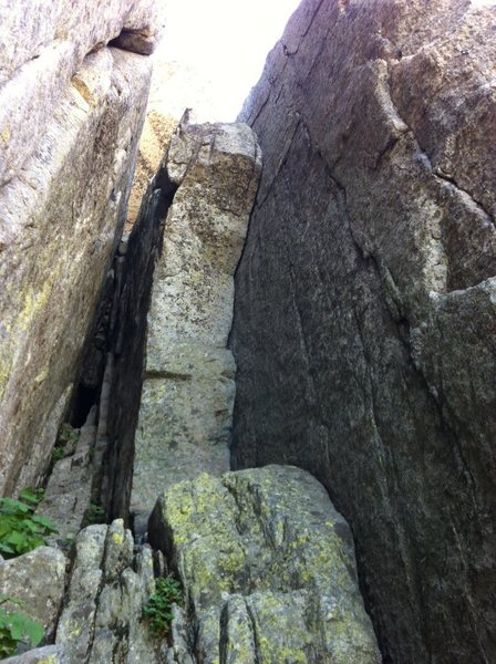 Its the crack in the dihedral between that flake thing and the right wall of the gully.