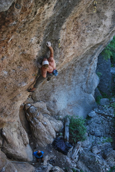 Big pocket pulls leading into the second crux.  This route is amazing ! ! ! 