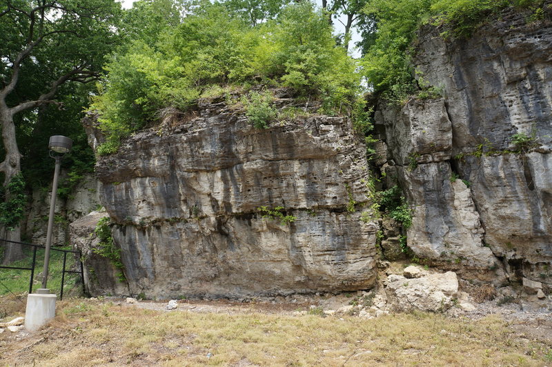 2 boulders off to the right of the boulders