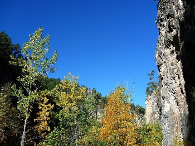 climber crushing it on Hucky Sucky