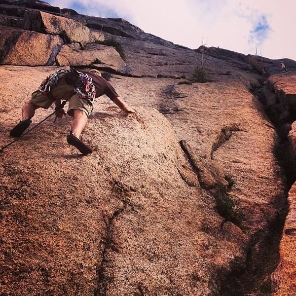 Starting up the first pitch of RITS, aiming between the tree and the gully. Myc is up and to the right, topping the first pitch of some ~5.8 climb between RITS and Knossos.