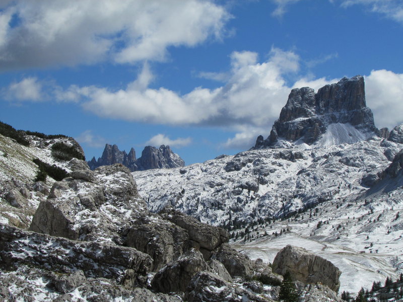 Monte Averau (R), and Croda da Lago (L).