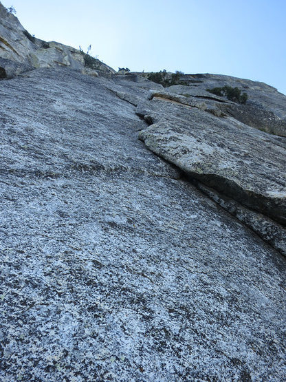 Looking up the 2nd pitch of Dave's. There is a pin at the start and then you can get a #2 at the top of the flake before the first small runout section.