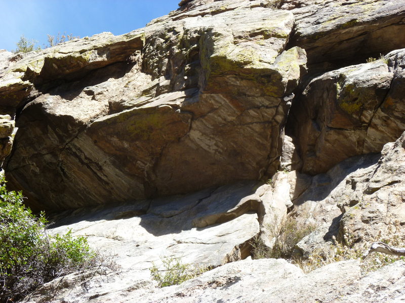 Darren Mabe shows large crack to be the one on the right.  The one described here is the crack on the left of the photo.