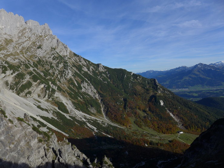 looking toward the valley with Gaudeamushütte