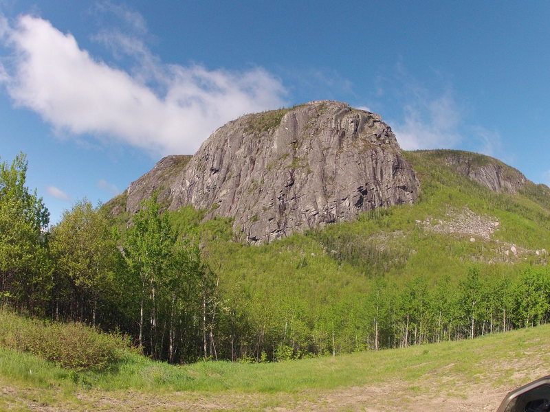 The cliff as seen from the parking<br>
