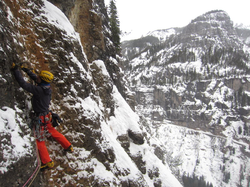 Steve House placing a self drive on the start of the 2nd pitch.