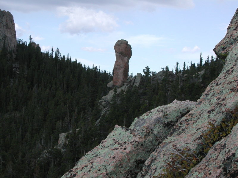 A short pinnacle visible from Bear Creek Rd. which is on the west side of the largest fin.