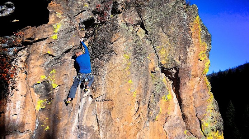 Henrik climbing through the great huecos on the upper part of the route. October 2013. 