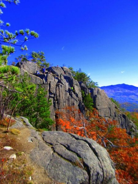 Easy 10 minute hike leads to this cliff, do not be tricked by the two false peaks you pass along the way. <br>
<br>
If you're lucky: on Sunday's when the weather is nice you can catch a group of women hiking up their Harp's to play to the Adirondacks mountains.