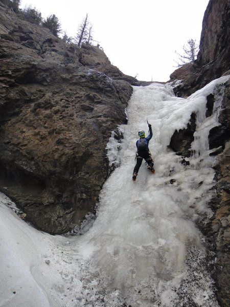 Myself soloing P2 of Stringer - January 2014