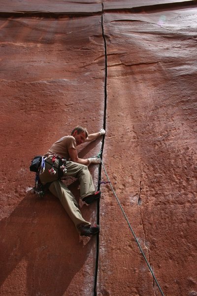 Ken Thompson leading Coyne Crack. Photo by Ryan Willard.