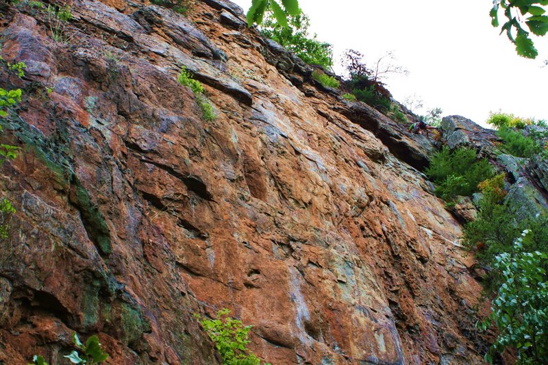 RED WALL<br>
<br>
Basic Training (5.8) Trad<br>
<br>
Crowders Mountain State Park, North Carolina