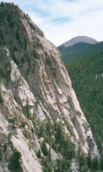 Questando la via sin arboles (Qwesting the route without trees). "R" denotes slings on a tree for rappeling. These are often hidden from the climbing route. 