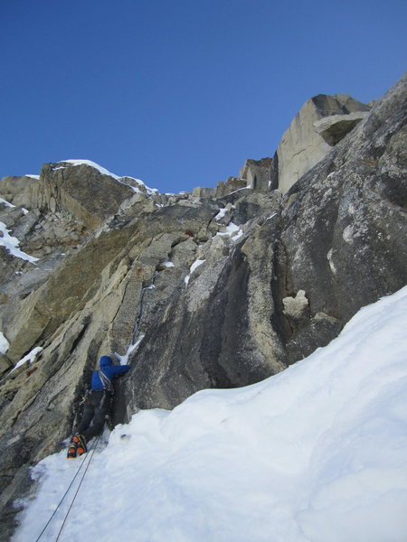 Clint Helander beginning the thin crack after the left traverse.