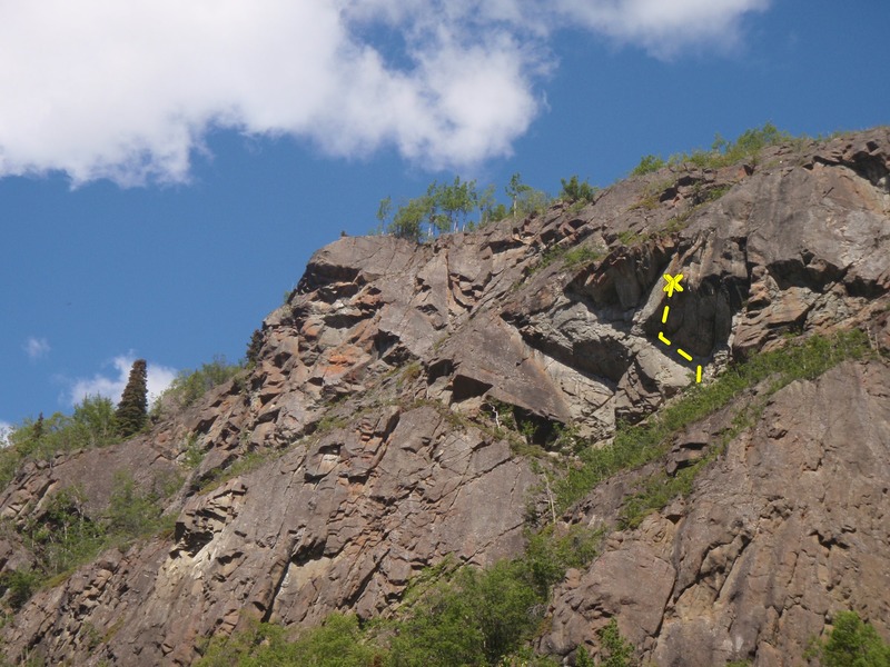 Start under the roof to a cave like fetcher then stright up to the hanging belay